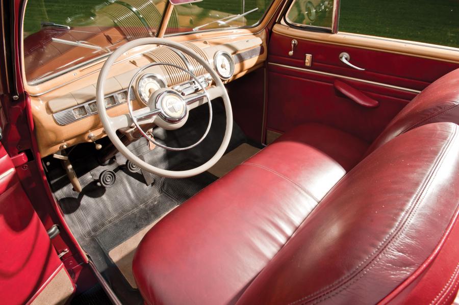  Ford DeLuxe Sportsman 1947 года  (фото 23 из 25)